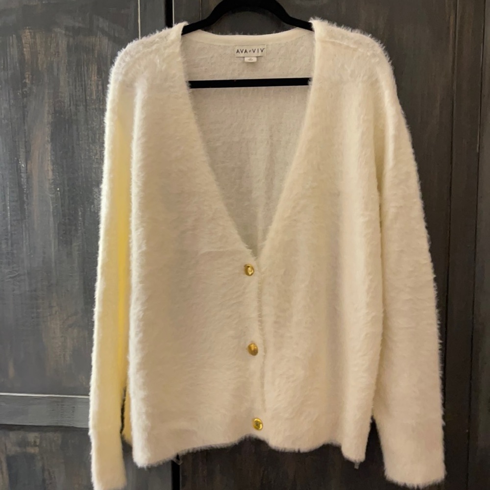 Ava &Viv Sweater, 2X, White with Gold Buttons, NWOT, Perfect for the Holidays